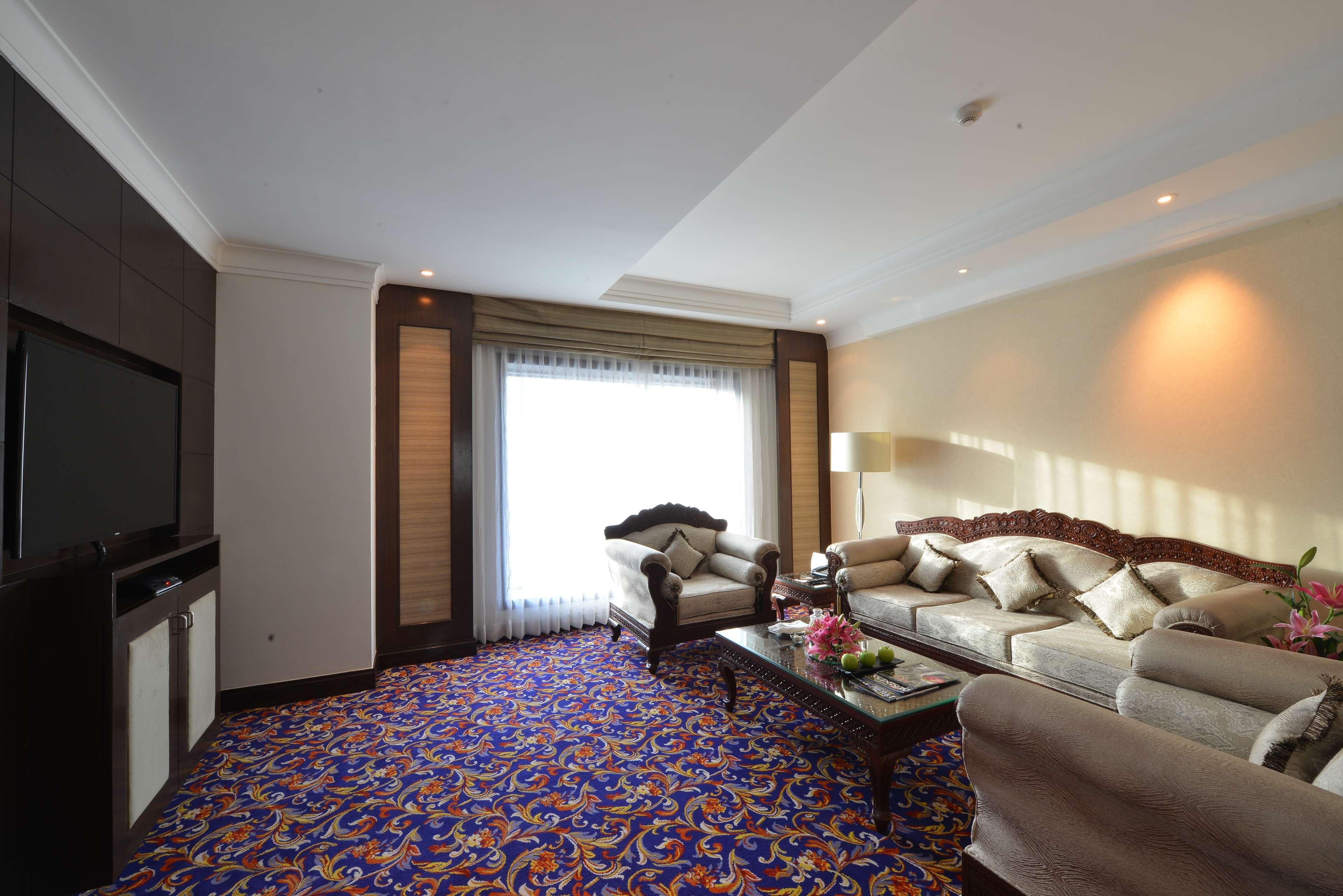 Ramada Plaza Chennai Otel Dış mekan fotoğraf Living room