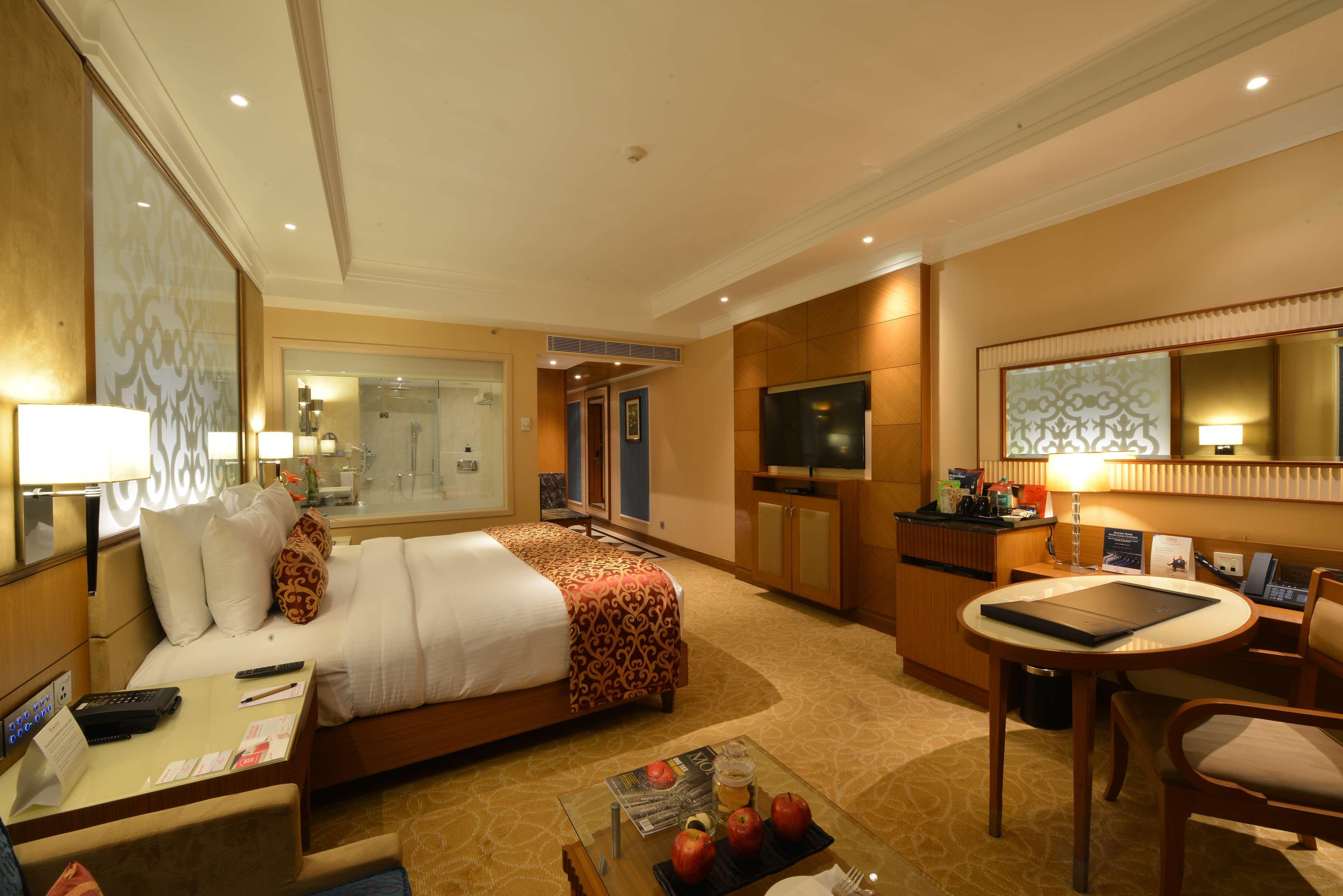 Ramada Plaza Chennai Otel Dış mekan fotoğraf