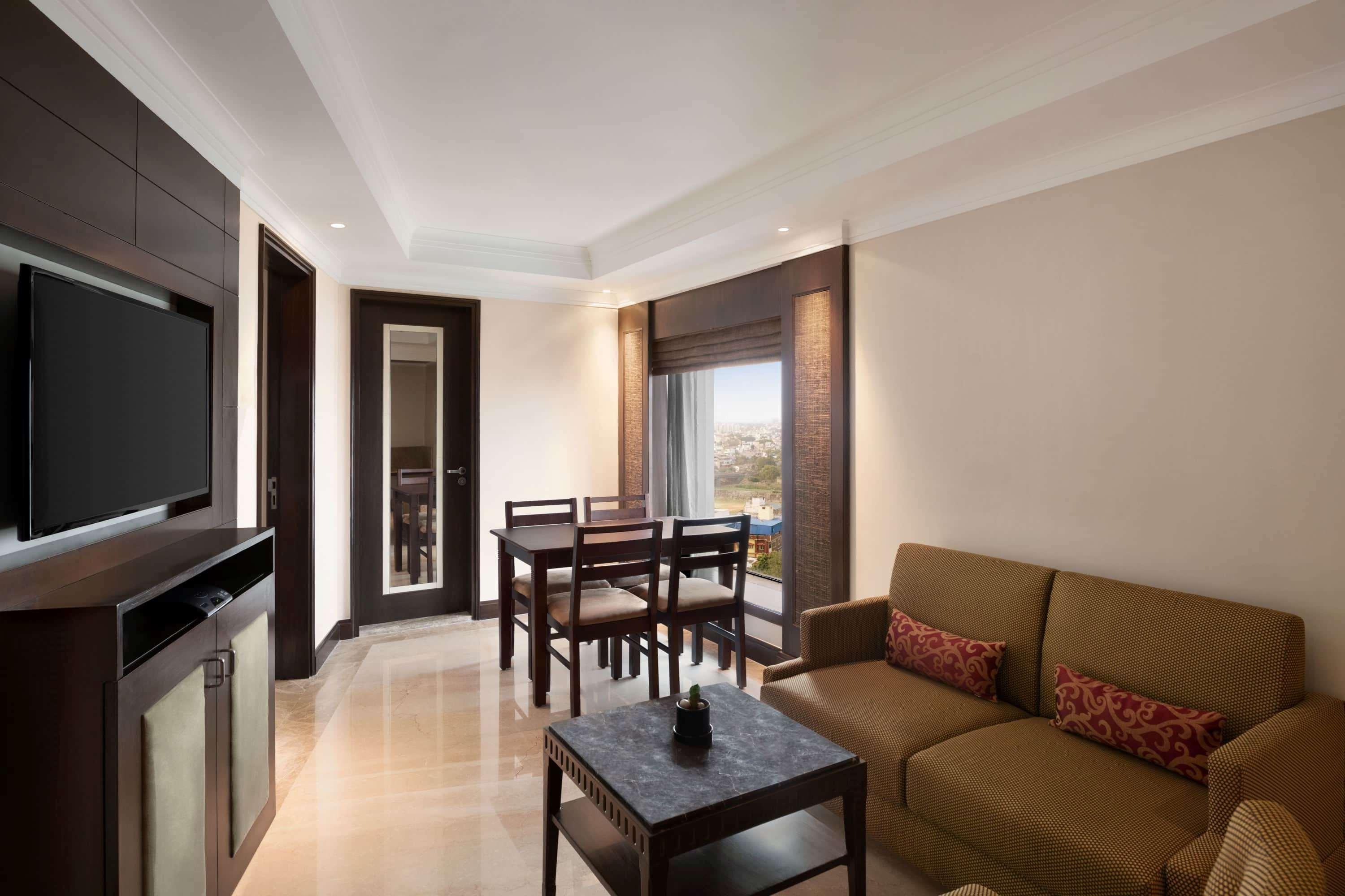 Ramada Plaza Chennai Otel Dış mekan fotoğraf Living room