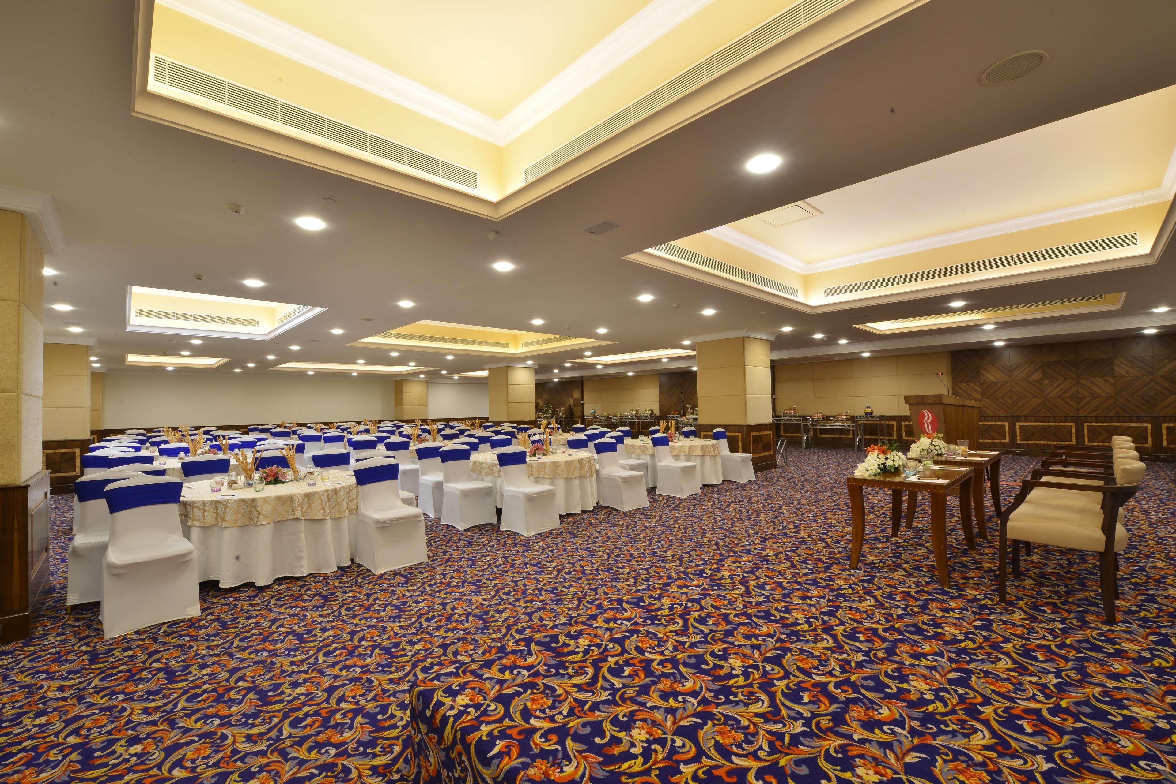 Ramada Plaza Chennai Otel Dış mekan fotoğraf The Grand Ballroom