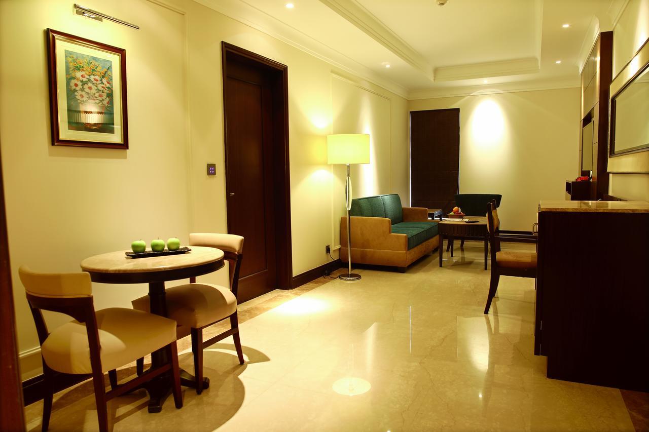 Ramada Plaza Chennai Otel Dış mekan fotoğraf A suite at the Taj Mahal Palace, Mumbai