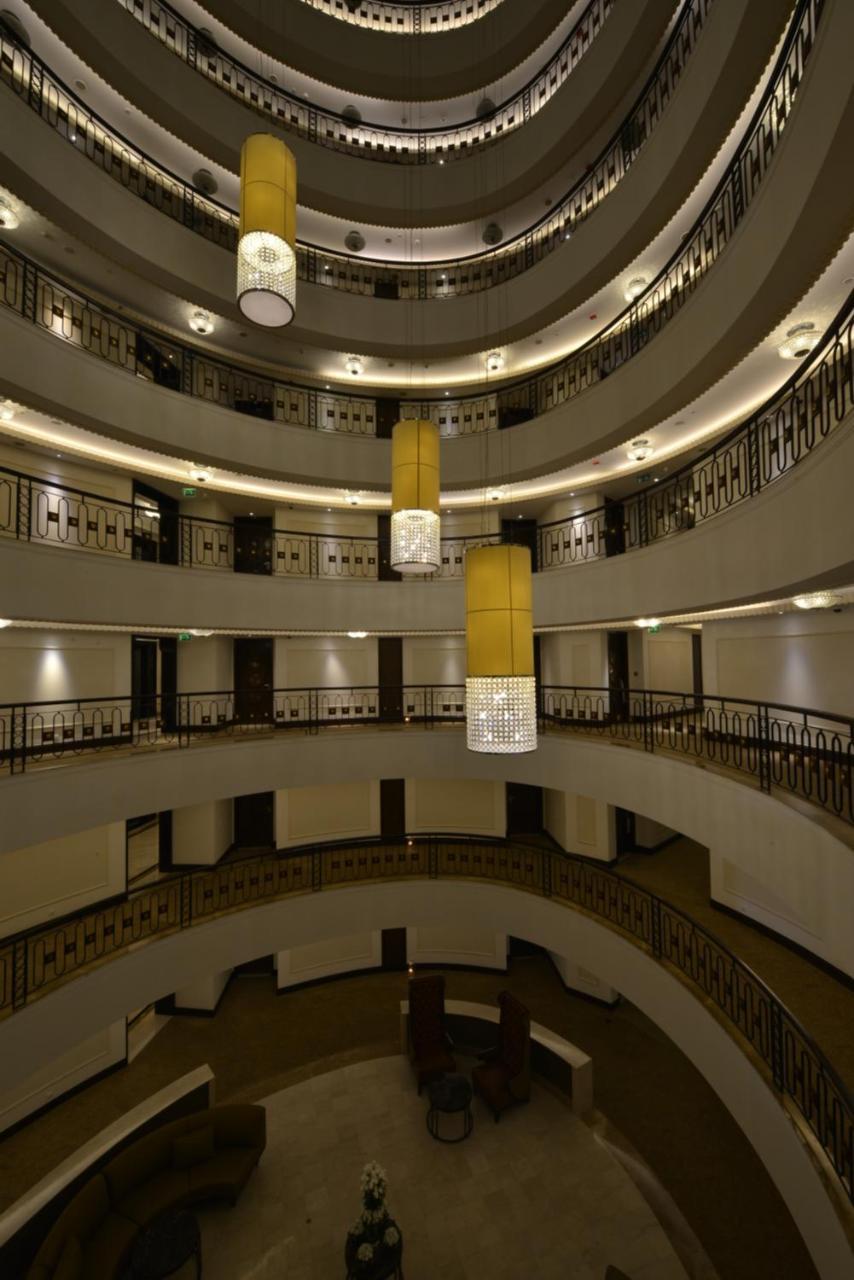 Ramada Plaza Chennai Otel Dış mekan fotoğraf The interior of the hotel