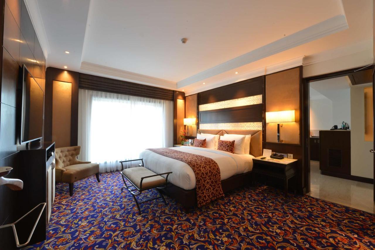 Ramada Plaza Chennai Otel Dış mekan fotoğraf