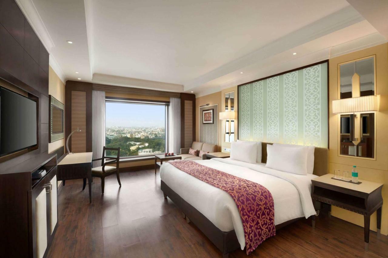 Ramada Plaza Chennai Otel Dış mekan fotoğraf A room at the Taj Bengal