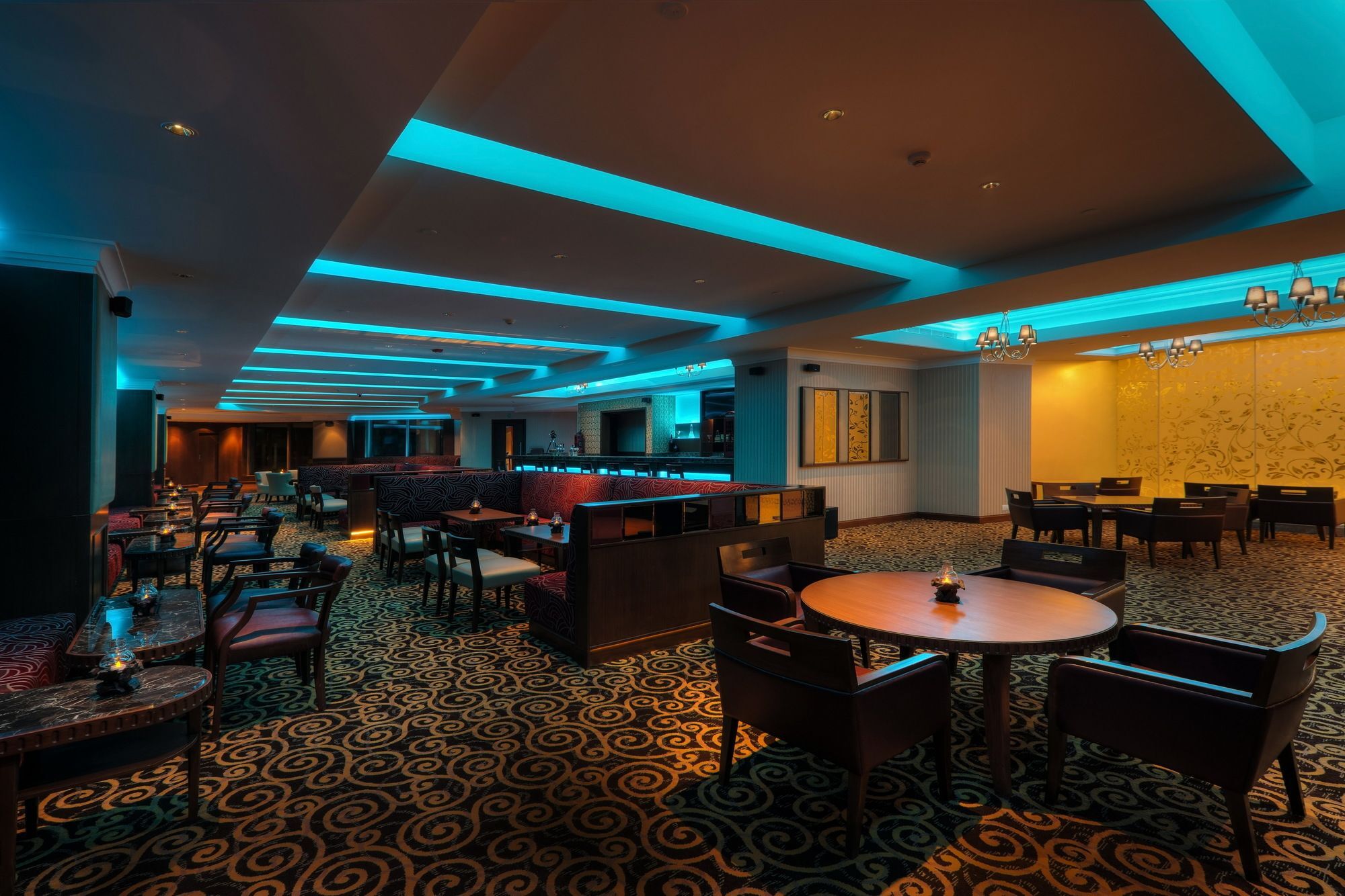 Ramada Plaza Chennai Otel Dış mekan fotoğraf The interior of the hotel